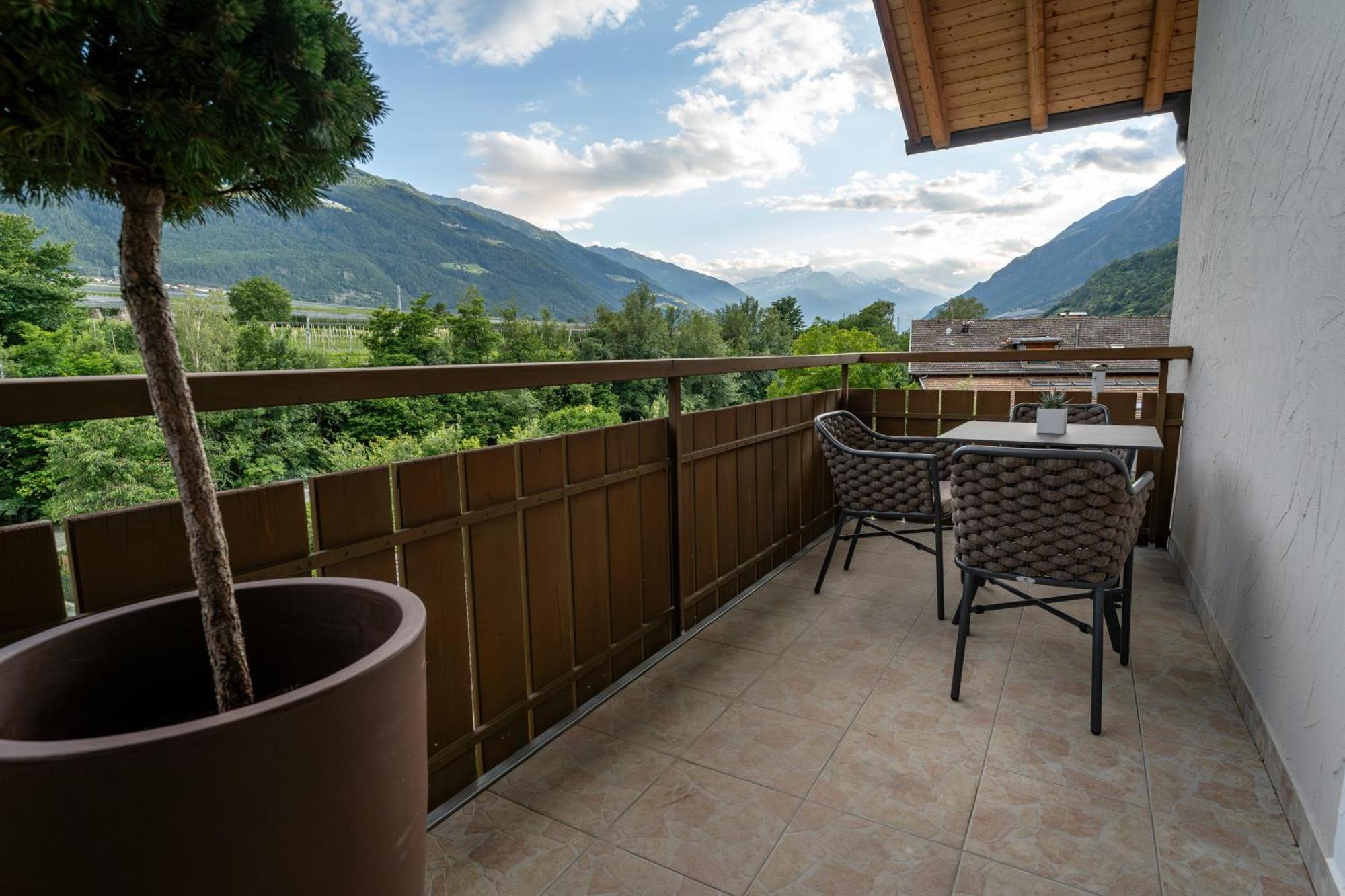 Self Service Hotel Schnalser Hof Naturns Exterior foto