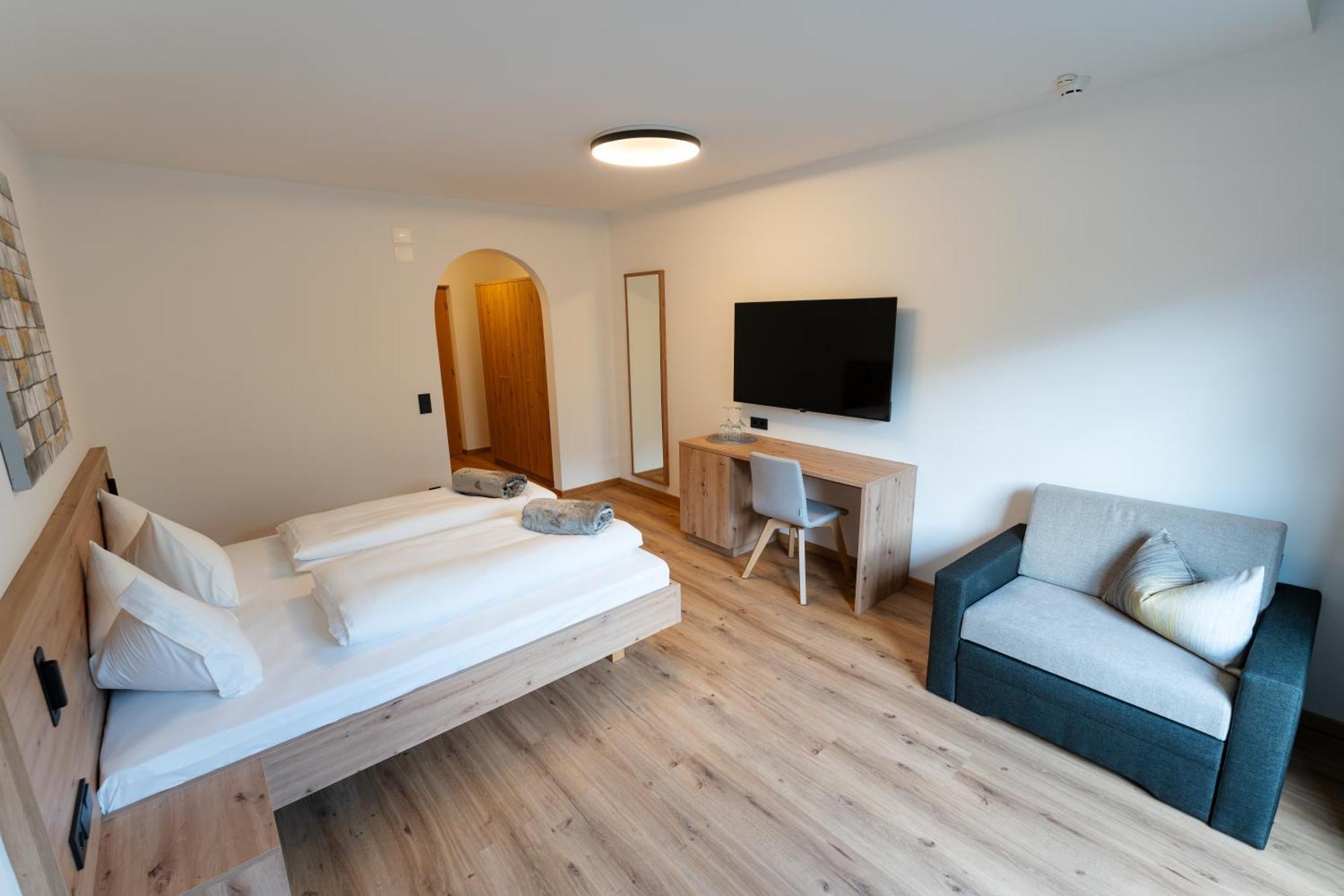 Self Service Hotel Schnalser Hof Naturns Exterior foto
