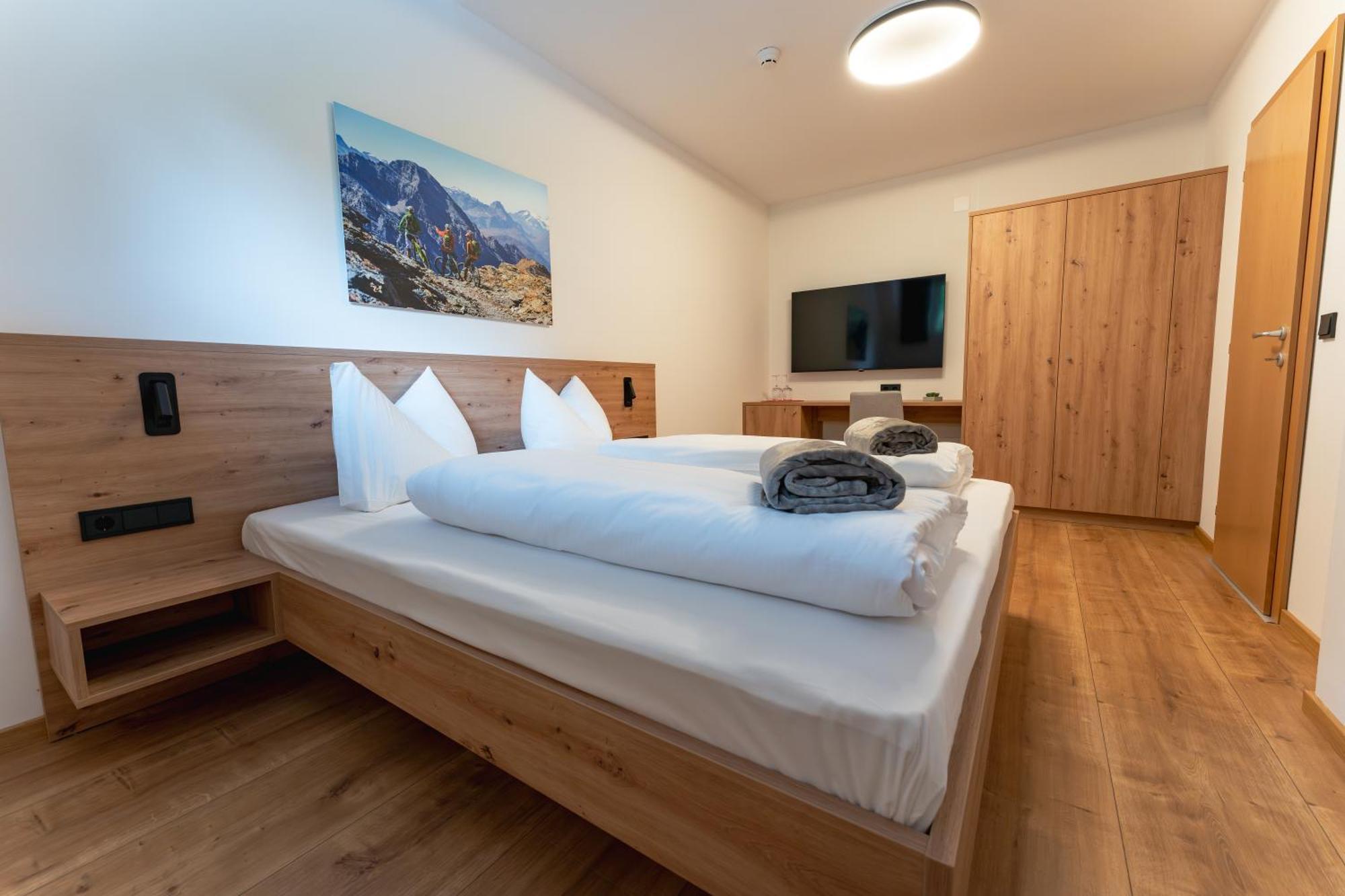Self Service Hotel Schnalser Hof Naturns Exterior foto