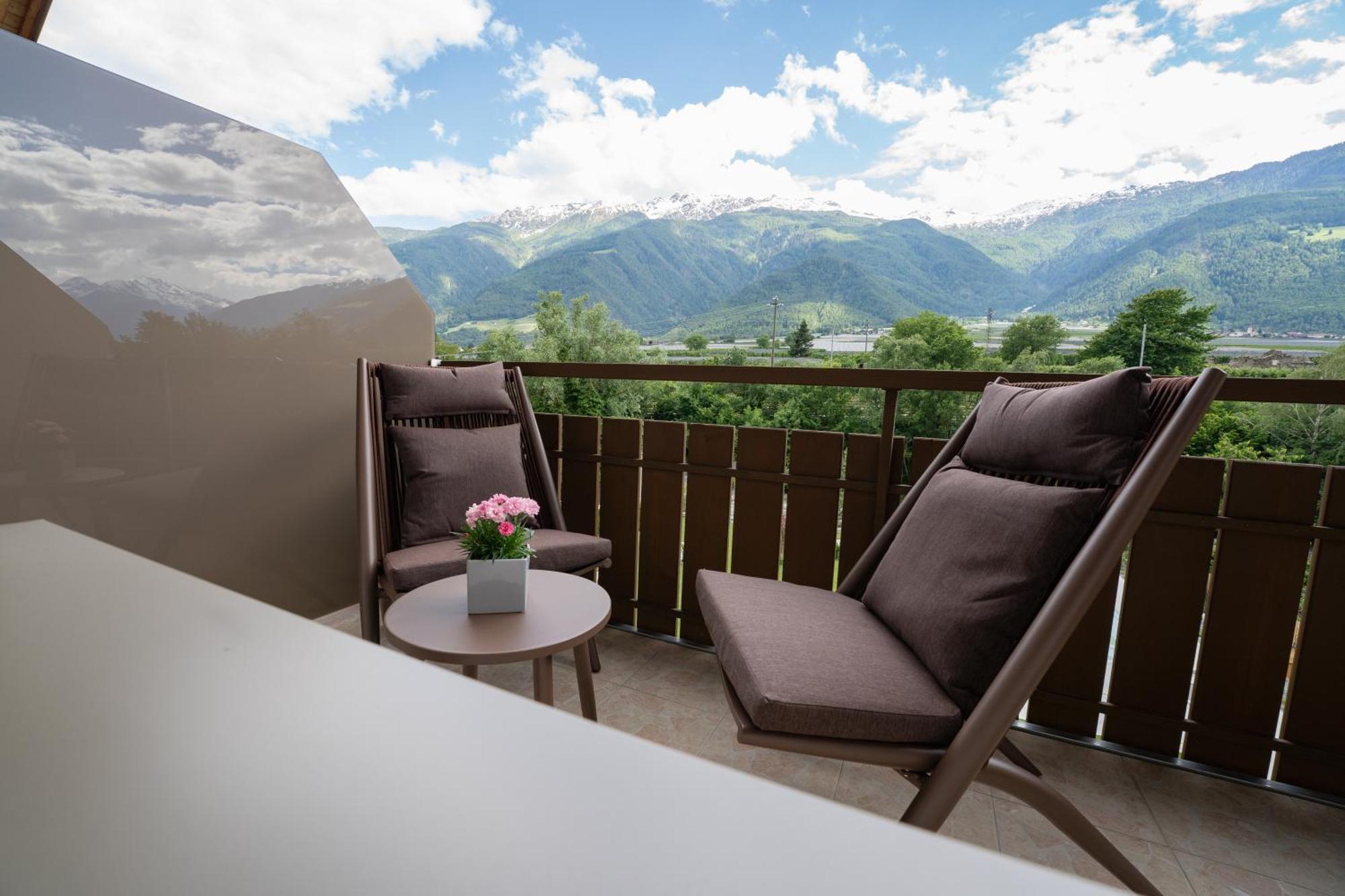 Self Service Hotel Schnalser Hof Naturns Exterior foto