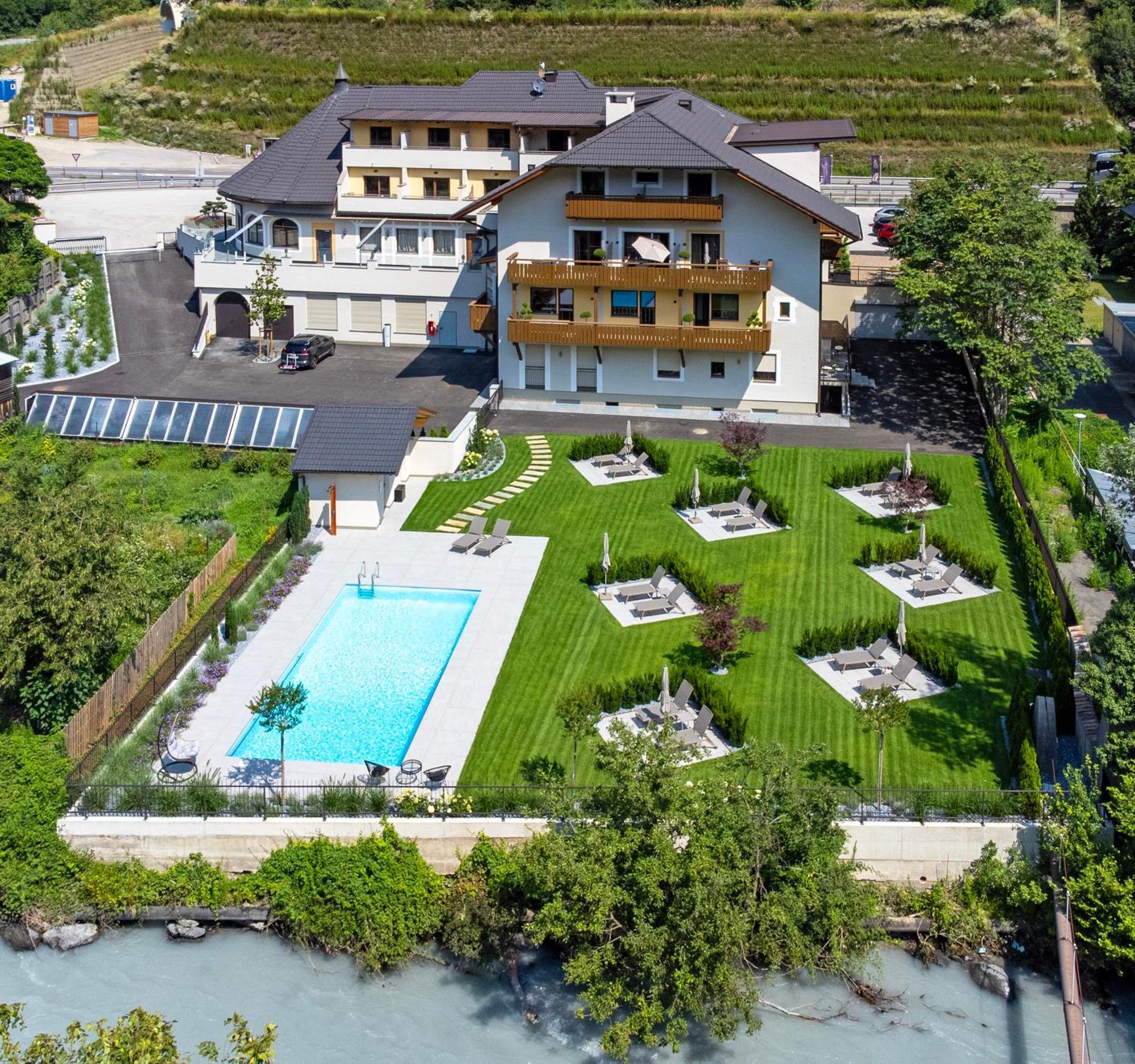 Self Service Hotel Schnalser Hof Naturns Exterior foto